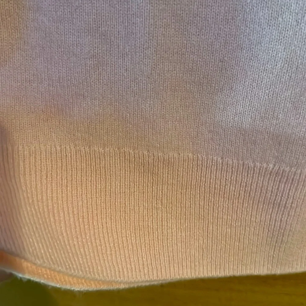 Halogen 100% Cashmere Pink v neck sweater size Small women’s - Picture 8 of 9